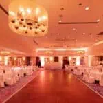 Prostrana dvorana za evente, vjenčanja i konferencije s luksuznim uređenjem.