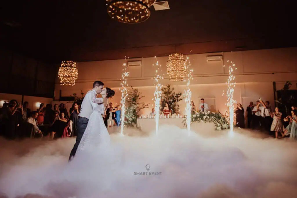 Vjenčanje sa niskim dimom i prskalicama za prvi ples Stil Event Zagreb