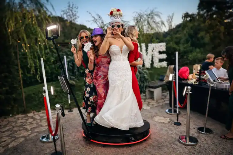 360 PHOTO BOOTH LUNA